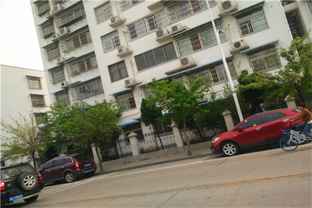 昌城华昌名苑3室2厅2卫42万120m2毛坯房带车库